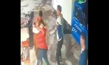 تصاویری از ضربات وحشیانه قمه‌کشان بر سر یک جوان