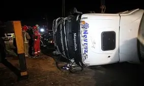 تصادف اتوبوس و تریلی با ۲۹ مصدوم