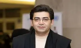 چهره عجیب و جدید فرزاد حسنی در یک تئاتر