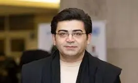 چهره عجیب و جدید فرزاد حسنی در یک تئاتر
