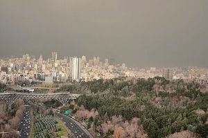 تداوم آلودگی هوای شهرهای صنعتی/ بارش باران و رعد و برق در غرب کشور
