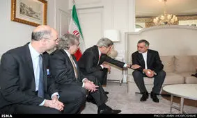  حضور "جان کری" و هیأت آمریکایی در مراسم ترحیم مادر حسن روحانی در وین در حاشیه مذاکرات برجام در سال 93/ ویدئو