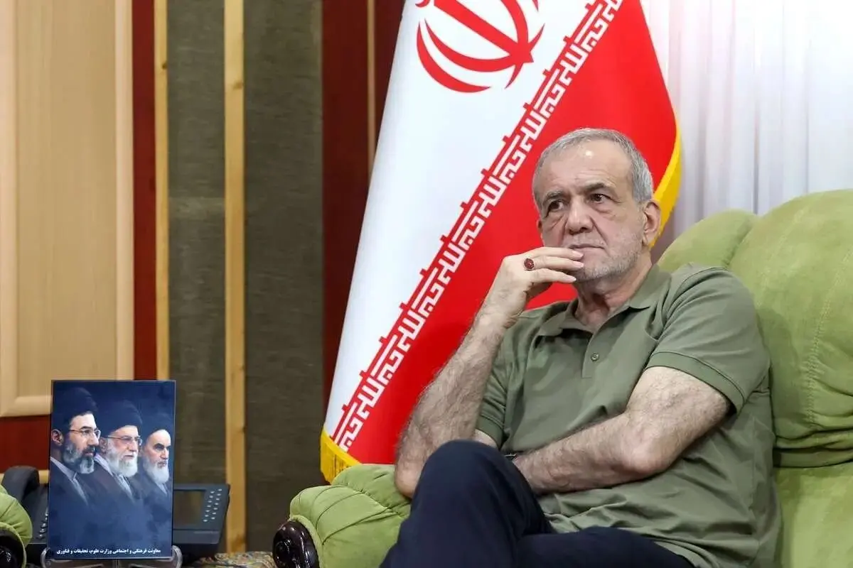  در ستایش کت درآوردن پزشکیان اما نه فقط برای کولر که به امید جنم و باج ندادن!/ اگر در جلسه خانم کارشناسی نشسته بود چه باید می‌کرد؟ حداقل اجبار مقنعه سیاه را برای خانم‌های کارمند بردارند