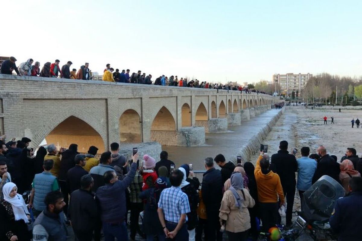 جریان آب زایندهرود به اصفهان رسید/ ویدئو