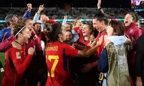 چرا مسابقات فوتبال زنان محبوب نیست؟

