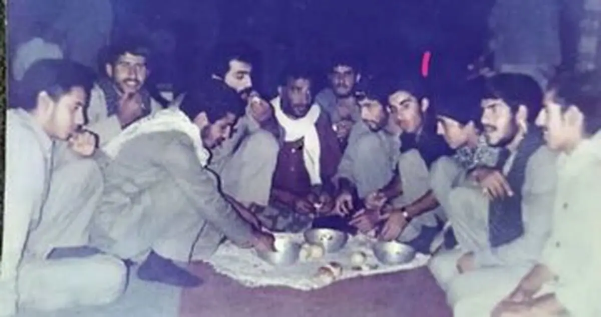 مسمومیت یک فرمانده لشکر بعد از خوردن گوشت فاسد وسط عملیات