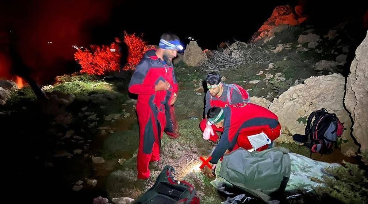 نجات جان زن ۷۰ ساله پس از سقوط از ارتفاع