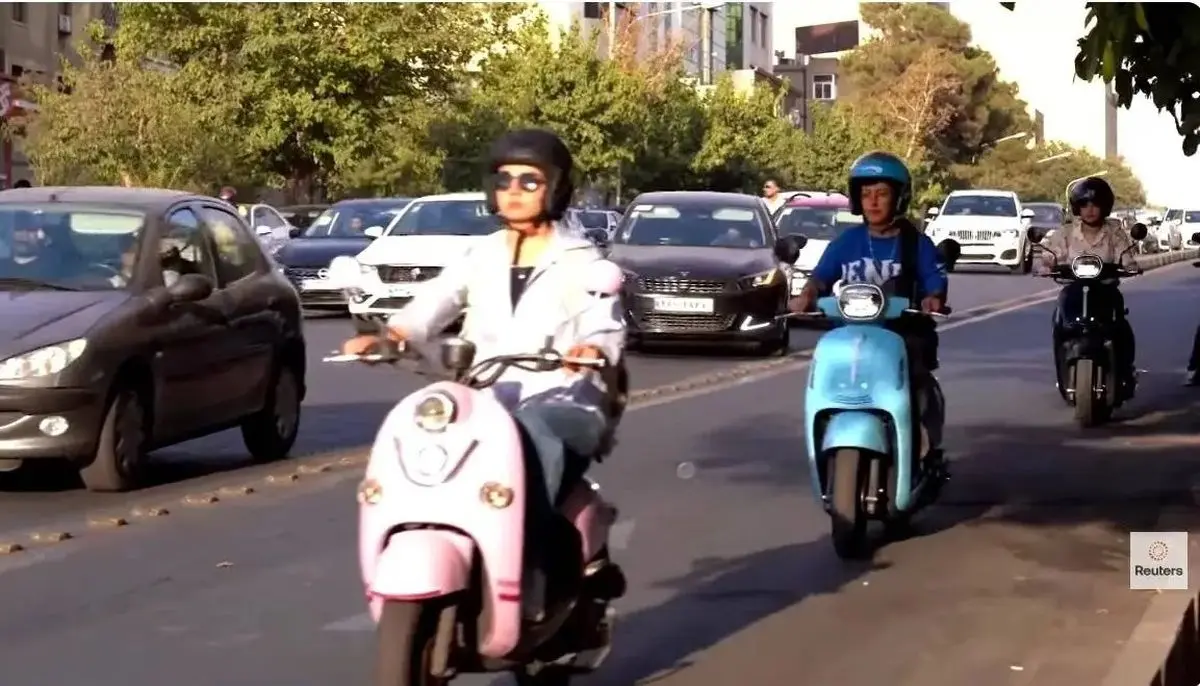 منع قانونی برای موتورسواری زنان وجود ندارد/ ویدئو