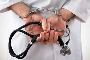 دستگیری سارق قلابی با پوشش پزشک/ ویدئو