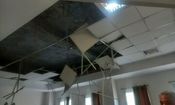 سقف کلاس این دانشگاه روی سر دانشجویان خراب شد
