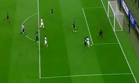 توقف بازی ایران و امارات به دلیل خاموشی یکی از نورافکن‌های ورزشگاه آزادی/ویدیو