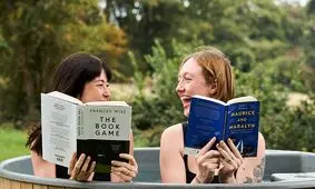 چگونه اقامت‌های کتاب‌محور به ترند محبوب سفرهای تندرستی امسال تبدیل شدند