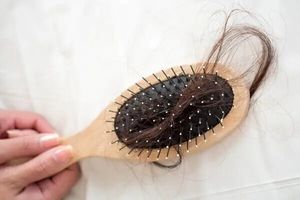 ۳ راه موثر برای جلوگیری از ریزش مو در دوران یائسگی