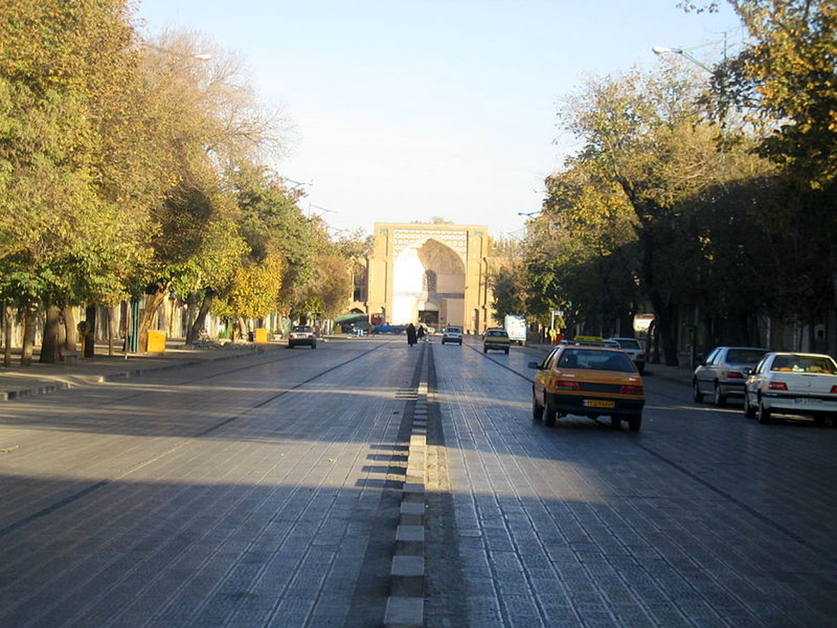 اولین خیابان مدرن ایران در کجا احداث شد؟