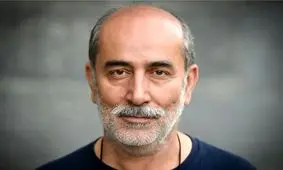 وداع تلخ دختر مهرداد فلاحتگر با پدرش در مراسم تشییع/ ویدئو