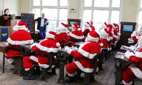 همه‌چیز درباره مشق مردان چاق با ریش‌های سفید / مدرسه بابانوئل‌ها کجاست؟/ ویدئو 