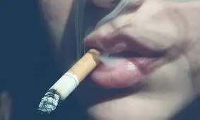 گلایه از نمایش مصرف دخانیات و مواد مخدر در شبکه نمایش خانگی