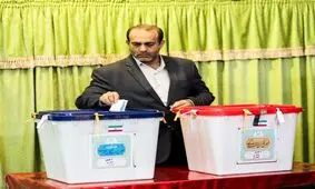 مدیرعامل لوله سازی اهواز  رای  خود را به صندوق انداخت/ استقبال کارگران شرکت لوله سازی اهواز  از صندوق سیار انتخابات اسفند ۱۴۰۲