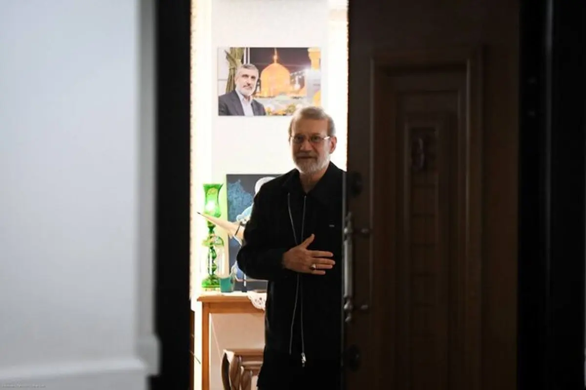 دیدار علی لاریجانی با خانواده شهیدان حاجی‌زاده و باقری/ تصاویر