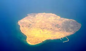 بوموسی قابلیت تبدیل شدن به جزیره گردشگری دارد/ اسناد تاریخی گواه بر ایرانی بودن جزایر سه گانه است
