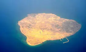 بوموسی قابلیت تبدیل شدن به جزیره گردشگری دارد/ اسناد تاریخی گواه بر ایرانی بودن جزایر سه گانه است