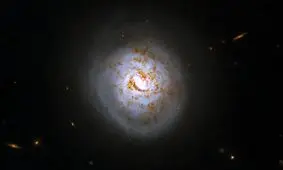 تصویر «تلسکوپ فضایی هابل» از یک توپ بیسبال در دل فضا!

