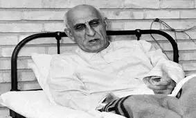 در مراسم پرتنش سالگرد درگذشت دکتر مصدق در سال ۱۳۵۹ چه گذشت؟/ از سخنرانی جنجالی بنی صدر تا نامه شهید بهشتی به امام

