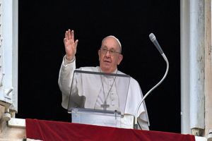 پاپ فرانسیس از سیاست واتیکان در قبال همجنسگرایان دفاع کرد

