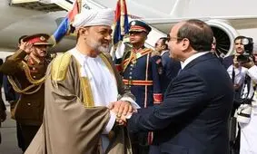 سفر سلطان عمان به قاهره و وساطت میان ایران و مصر

