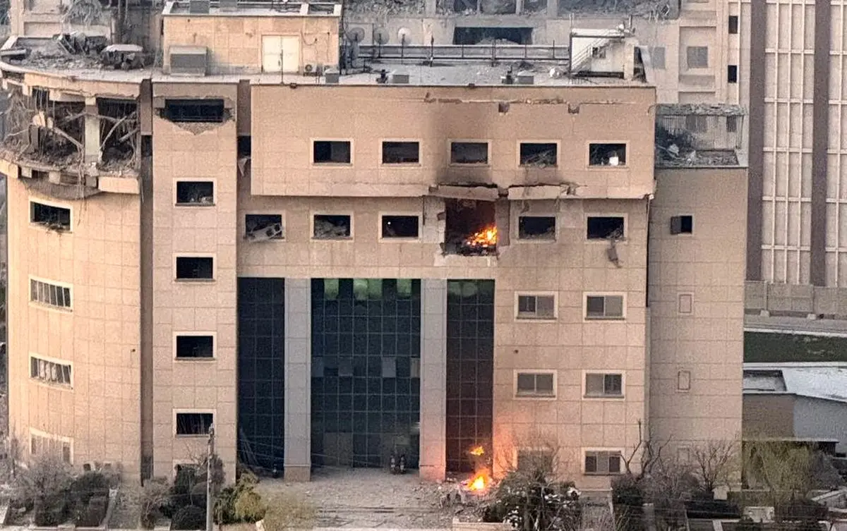 روز ششم حمله آمریکا و اسرائیل به ایران/ شعله و دود غلیظ در بندرعباس مقابل مقر نیروی دریایی