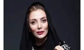 استایل شیک «رویا میرعلمی» با کت‌وشلوار سبز تیره در اکران «سینما شهر قصه» 