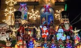 معروف‌ترین دکور‌های کریسمسی نیویورک اینجا ساخته می‌شود/ ویدئو 