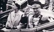 استقبال سلطنتی از شاه ایران در لندن؛ محمدرضا پهلوی و ملکه الیزابت در خانه اپرا