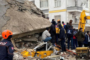نجات مردی از زیر آوار زلزله ترکیه پس از ۲۷۸ ساعت