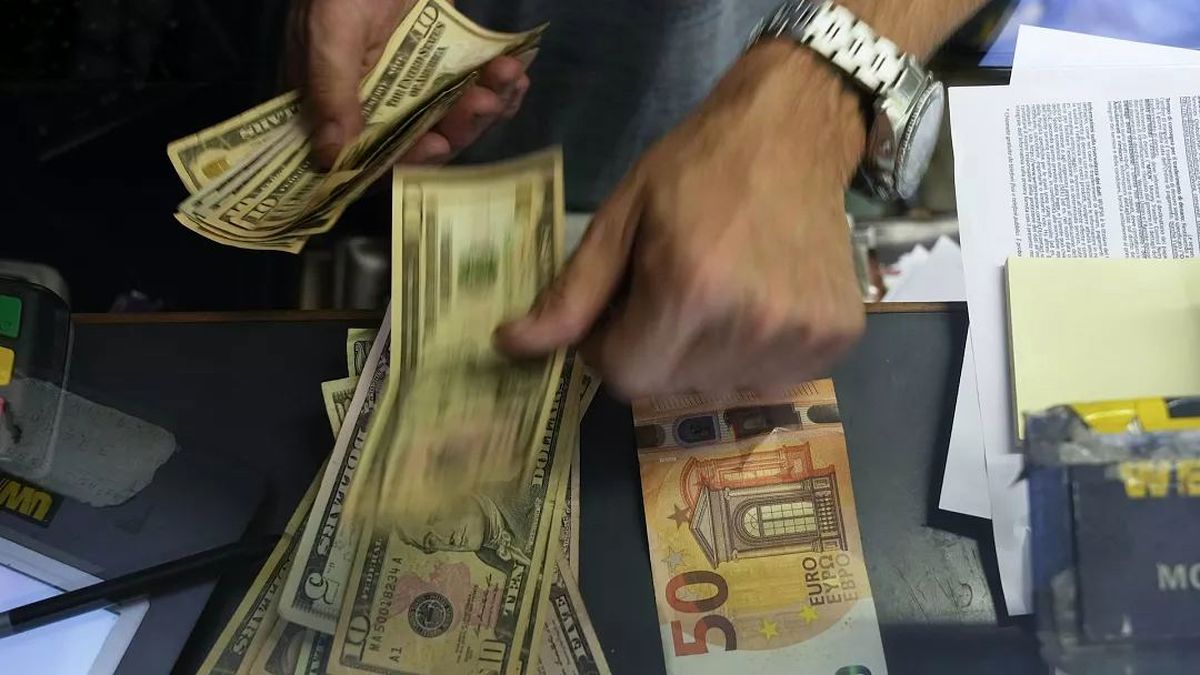 سرنوشت یورو در برابر دلار با ادامه تهدیدهای تعرفهای دونالد ترامپ به کجا ختم میشود؟