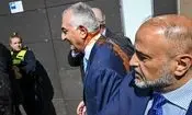 رضا پهلوی در یک تجمع، در مکعب شیشه‌ای سخنرانی کرد/ ویدئو

