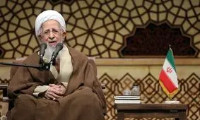 کنایه تند آیت‌الله جوادی آملی به برخی مدعیان: به‌جای نماز باران، دروغ و اختلاس را کنار بگذارید