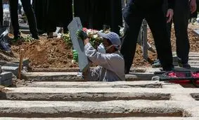 نوبت دزدی به گل‌های سر قبرها رسید/ واکنش بهشت زهرا به سرقت‌های خُرد از گورستان

