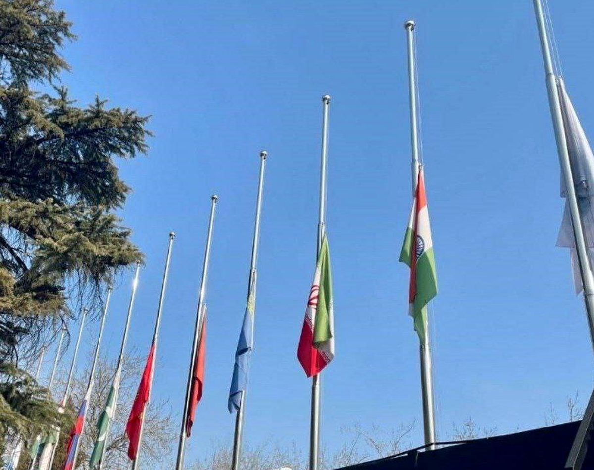 نیمه برافراشته شدن پرچم کشورهای عضو سازمان همکاری شانگهای