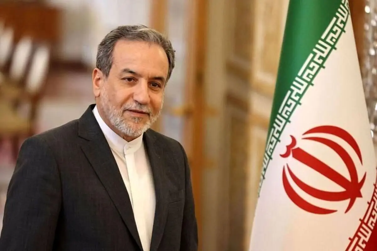 کل کل فوتبالی عراقچی با استقلالی‌ها در آستانه دربی: پرسپولیسی‌ام!/ از شرایط زمین‌های فوتبال خجالت می‌کشم/ ویدئو

