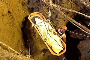 اجساد کارگران حادثه ریزش تونل فاضلاب کرمان پیدا شد