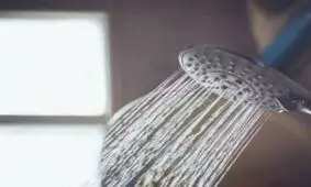 عوارض و ضرر حمام کردن و دوش گرفتن هنگام غروب و عصر