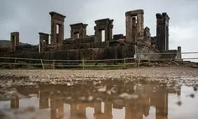 فرونشست در تخت جمشید، نقش جهان و آرامگاه کوروش؛ زیر پای تاریخ ایران خالی می‌شود؟ 