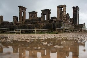 فرونشست در تخت جمشید، نقش جهان و آرامگاه کوروش؛ زیر پای تاریخ ایران خالی می‌شود؟ 