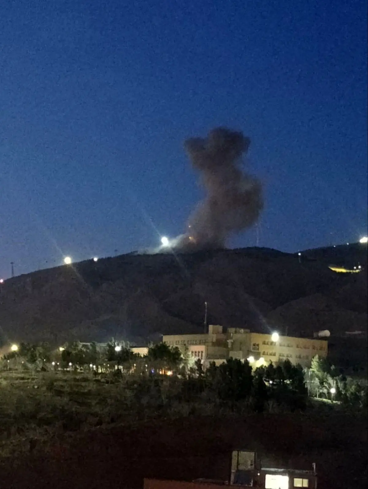 روز هفتم حمله آمریکا و اسرائیل به ایران/ صدای چند انفجار در شرق و غرب تهران/ صدای ممتد جنگنده در آسمان پایتخت/ انفجار در رشت، اصفهان و قم