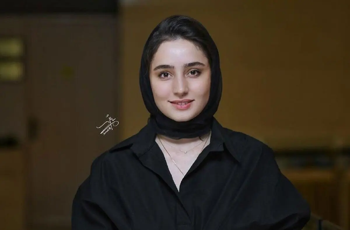 استایل سها نیاستی بازیگر «زن و بچه» در پاریس و مقابل برج ایفل