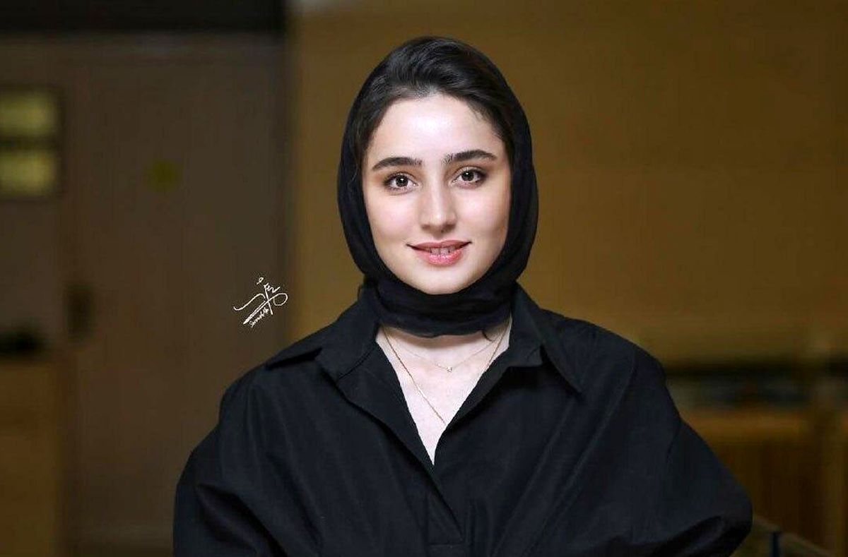  استایل سها نیاستی بازیگر «زن و بچه» در پاریس و مقابل برج ایفل 