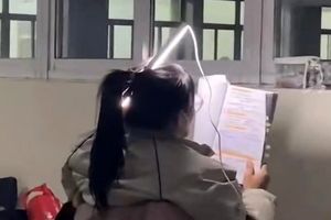 زن دانشجوی «چراغ به سر» چینی نماد سختکوشی شد