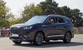 وحشت مردم از ورود خودروی شاسی بلند به یک فروشگاه/ ویدئو