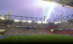 توقف بازی آلمان و دانمارک به دلیل شرایط بد جوی/ ویدئو